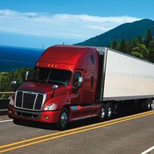 Freight By Air or By Truck? Pros and Cons