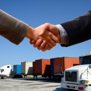How Freight Management Cuts Costs: Procurement Leverage Effect